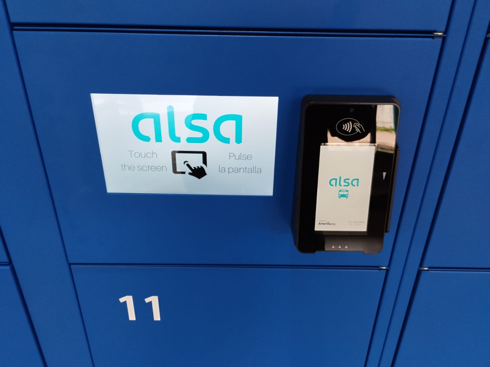 Terminal de pantalla y terminal de pago en la consigna inteligentes ALSA de la estación de OVIEDO